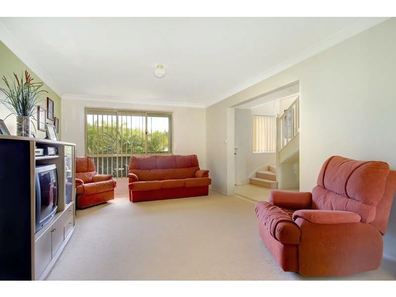 8 Camden Wk, Horsley NSW 2530