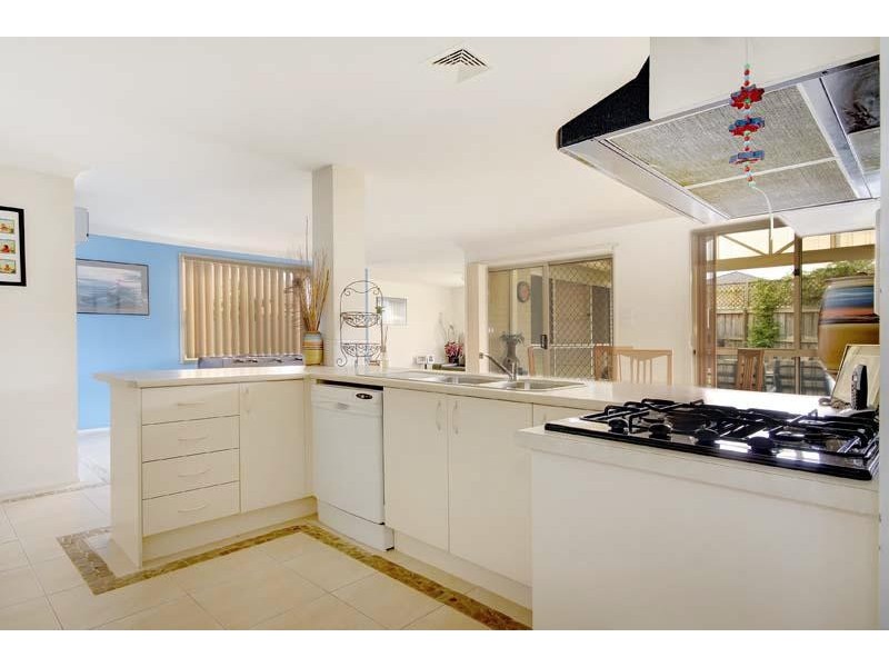 8 Camden Wk, Horsley NSW 2530