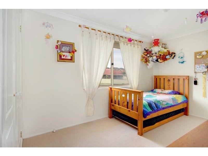 8 Camden Wk, Horsley NSW 2530