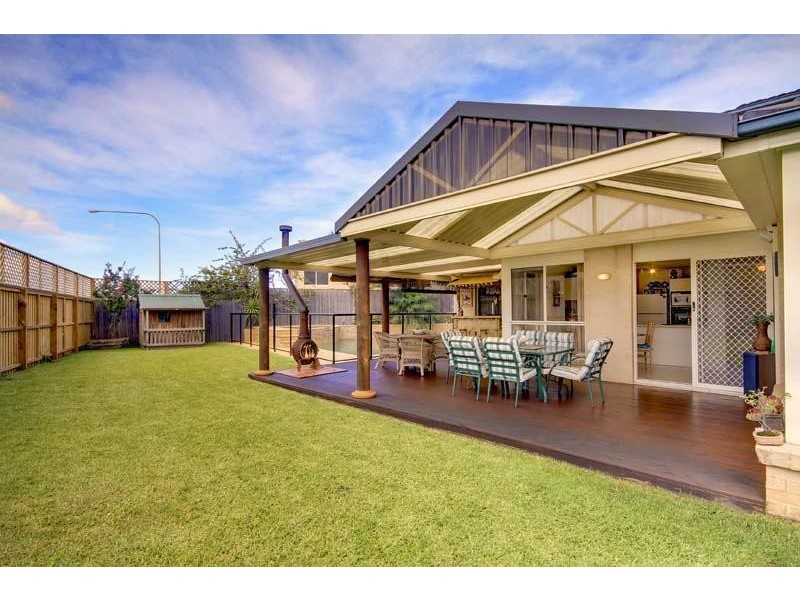 8 Camden Wk, Horsley NSW 2530