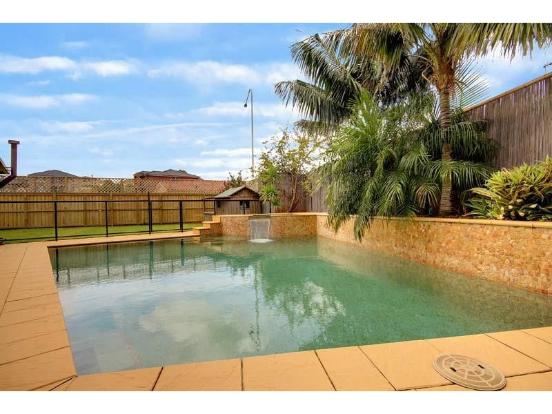8 Camden Wk, Horsley NSW 2530