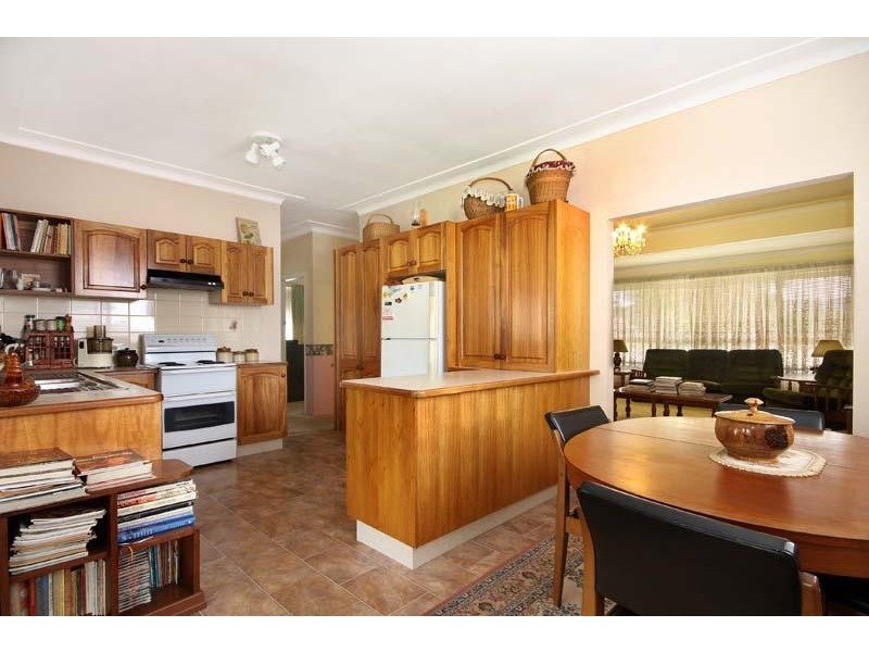 63 Parkside  Dr, Dapto NSW 2530