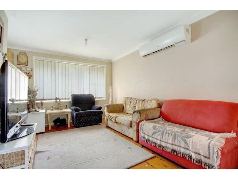 33 Ena Ave, Dapto NSW 2530
