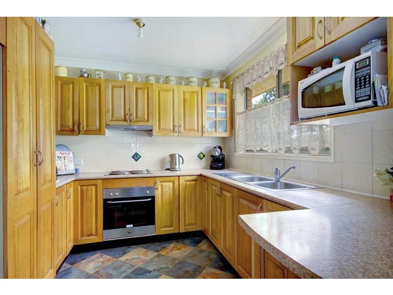 33 Ena Ave, Dapto NSW 2530