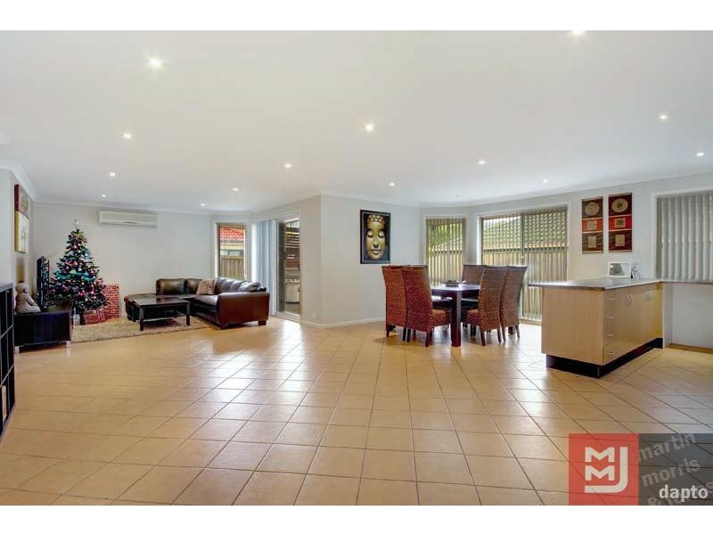 18 Glenlee Dr, Horsley NSW 2530