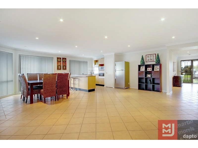 18 Glenlee Dr, Horsley NSW 2530