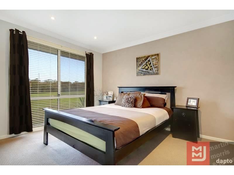 18 Glenlee Dr, Horsley NSW 2530