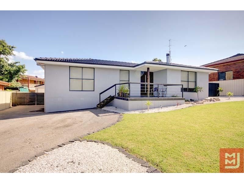 38 Penrose Dr, Dapto NSW 2530