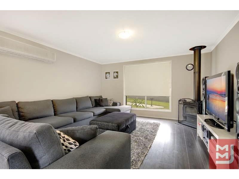 38 Penrose Dr, Dapto NSW 2530