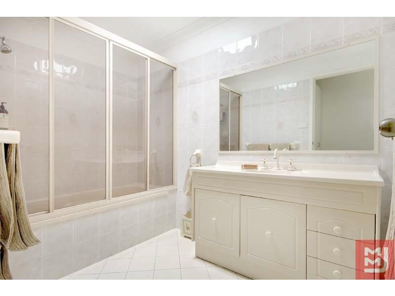 37 Horsley Dr, Horsley NSW 2530