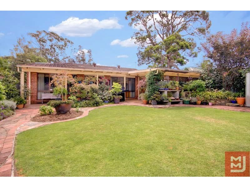 37 Horsley Dr, Horsley NSW 2530