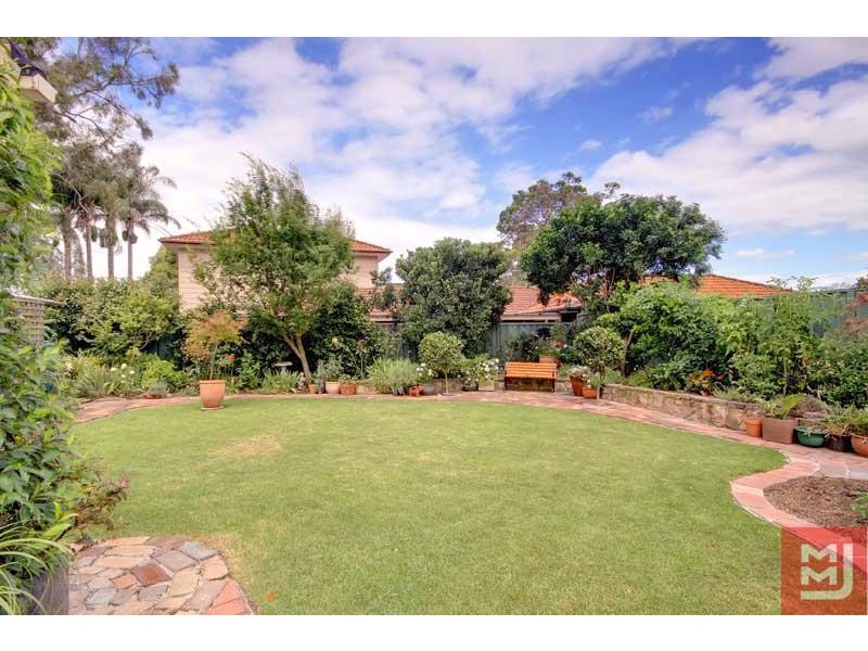 37 Horsley Dr, Horsley NSW 2530