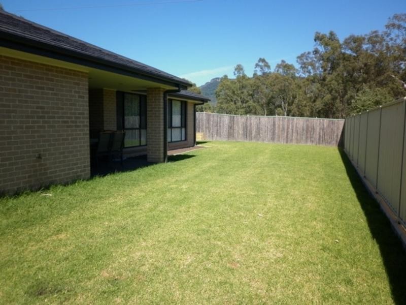 14  McLeod  Pl, Horsley NSW 2530