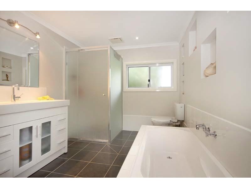 54 Iola  Ave, Farmborough Heights NSW 2526