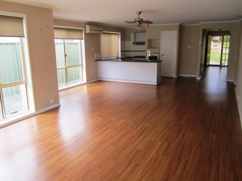 10 Herriott Cres, Horsley NSW 2530