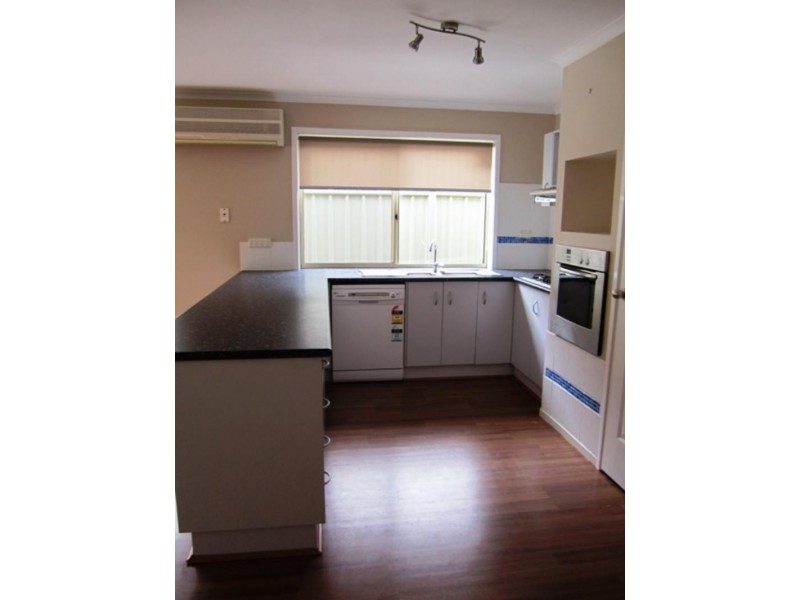10 Herriott Cres, Horsley NSW 2530