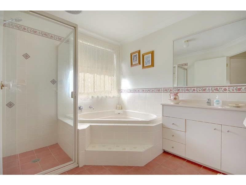 10 Dawes Ct, Horsley NSW 2530