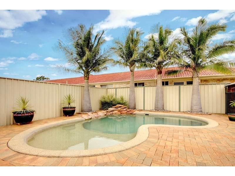 6 Felix Ave, Horsley NSW 2530