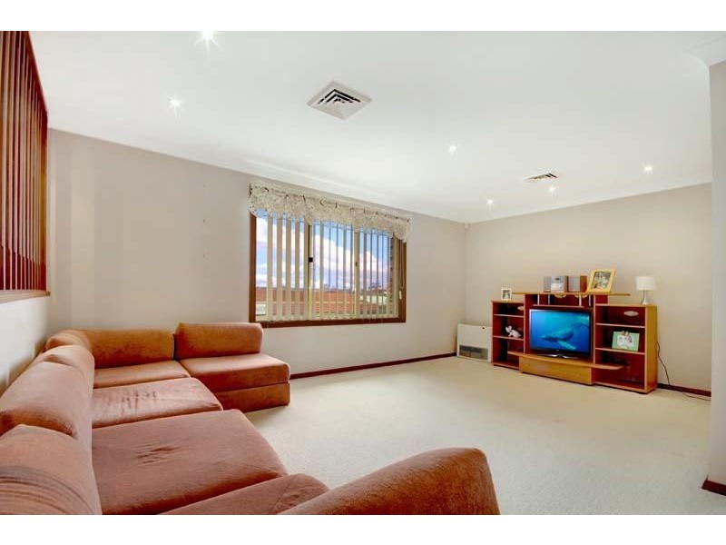 6 Felix Ave, Horsley NSW 2530