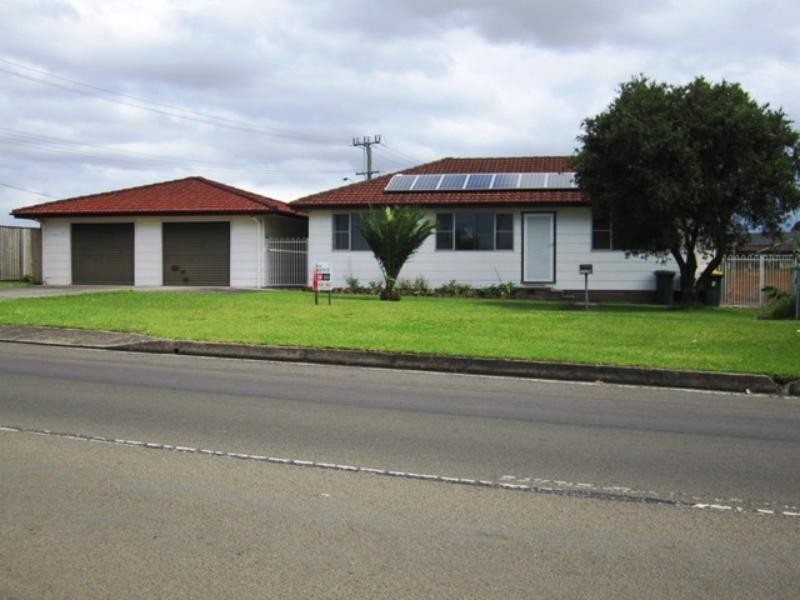 2 Lakeside  Dr, Kanahooka NSW 2530