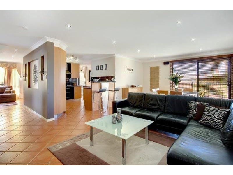 76 Horsley Dr, Horsley NSW 2530