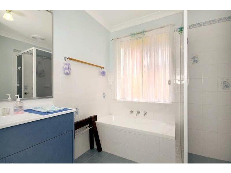 75 Osborne Pde, Warilla NSW 2528
