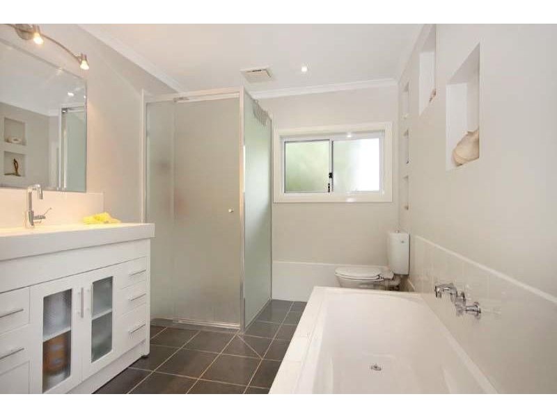 54 Iola Ave, Farmborough Heights NSW 2526