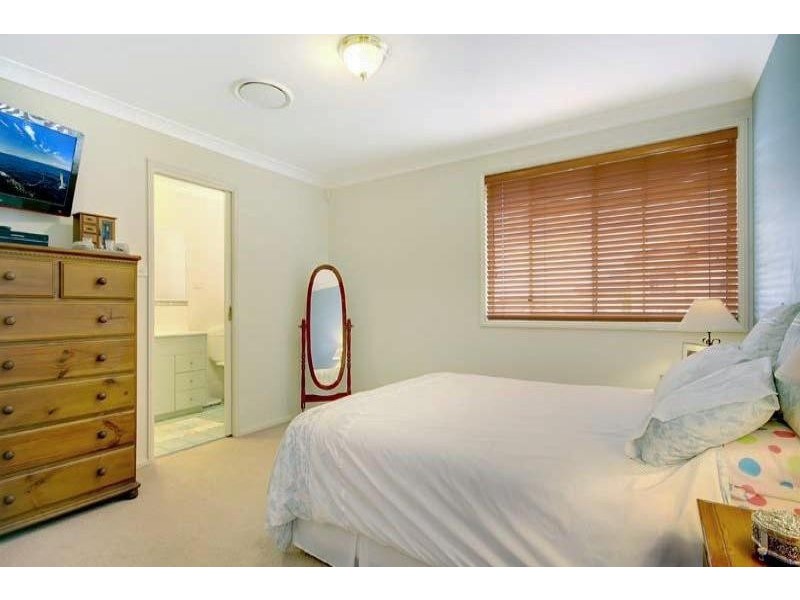 10 Dawes Ct, Horsley NSW 2530