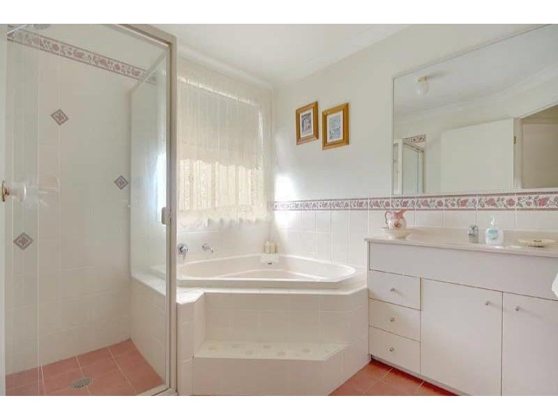 10 Dawes Ct, Horsley NSW 2530