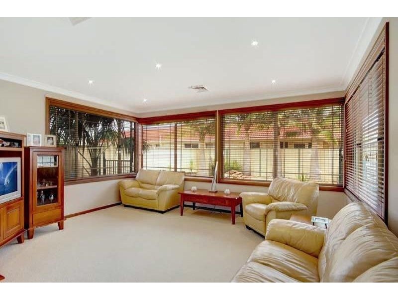 6 Felix Ave, Horsley NSW 2530
