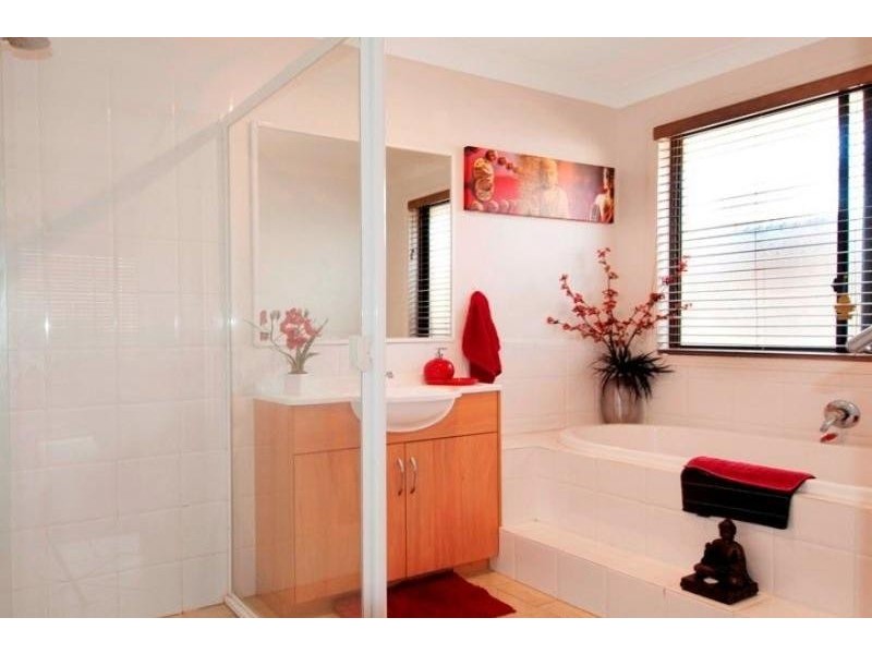 14 Kariewood Cct, Horsley NSW 2530