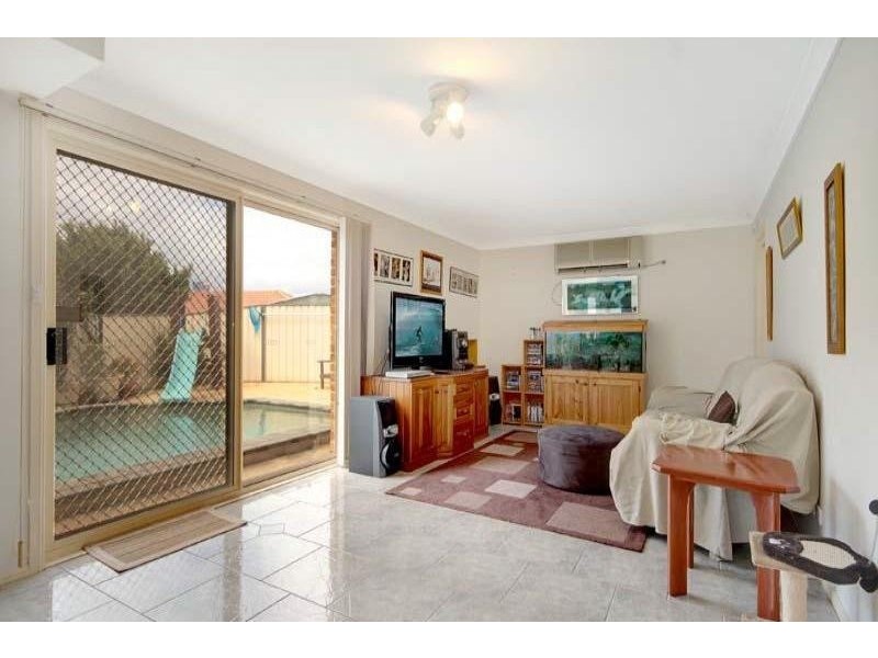 34 Brindabella Dr, Horsley NSW 2530