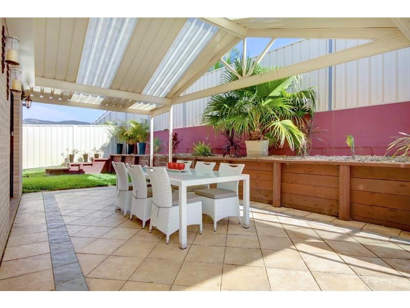 8 Arboreal Pl, Horsley NSW 2530