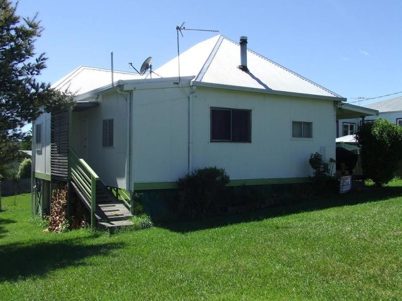 16 Lorne St, Lowanna NSW 2450