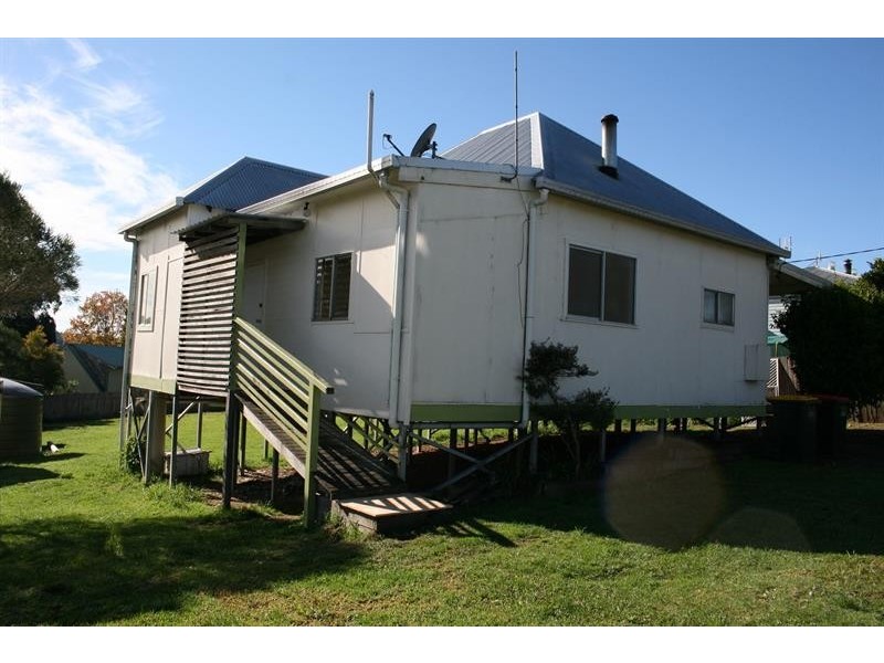 16 Lorne St, Lowanna NSW 2450