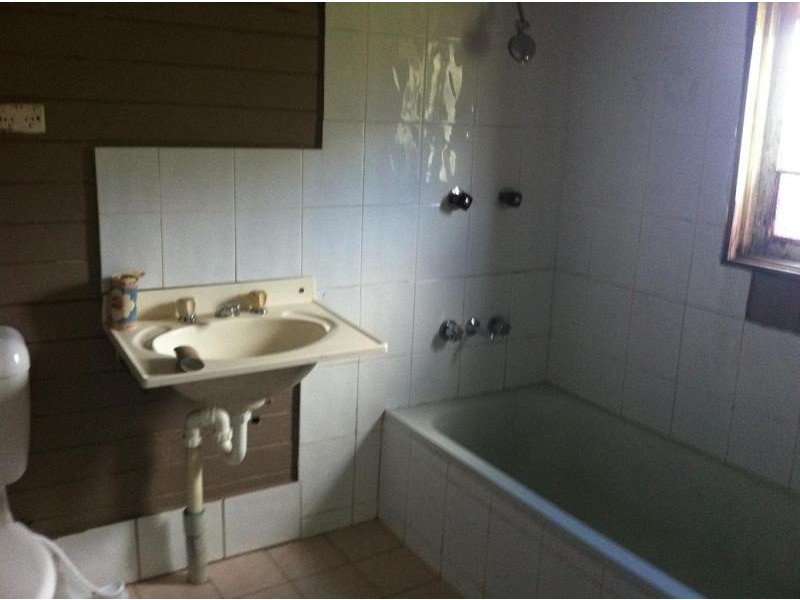 8 Hutchison St, Ulong NSW 2450