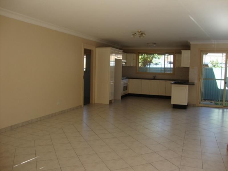 3/62 flora St, Kirrawee NSW 2232