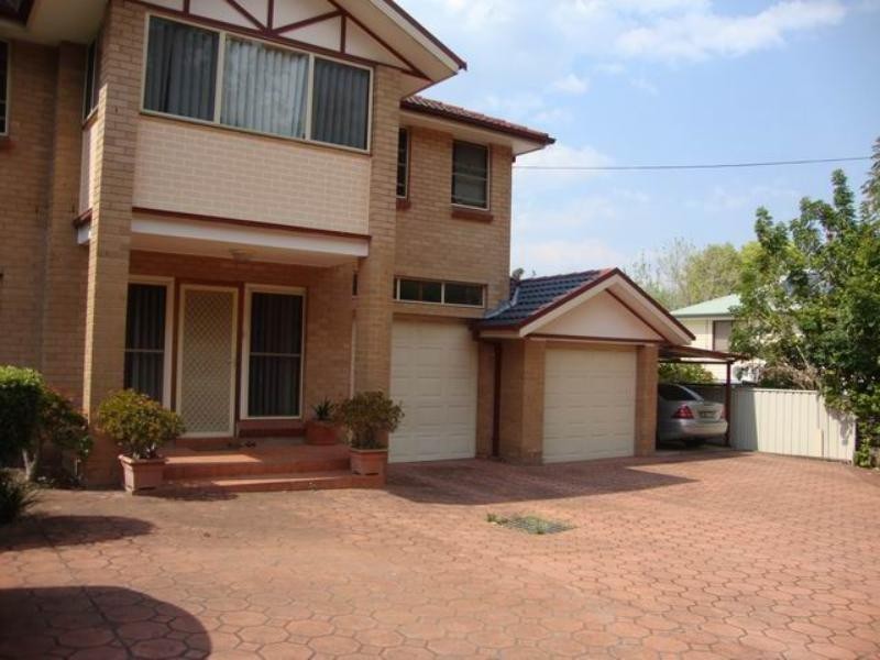 2/6 Willow Pl, Kirrawee NSW 2232