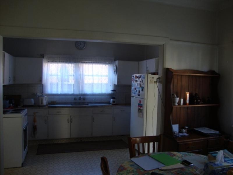 84 Flora St, Kirrawee NSW 2232