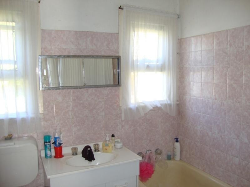 84 Flora St, Kirrawee NSW 2232