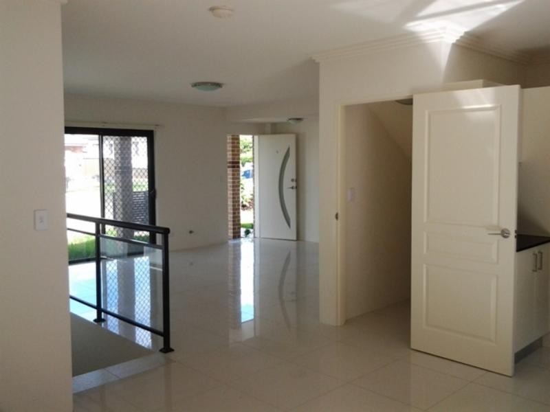 4/13-17 Durbar Ave, Kirrawee NSW 2232