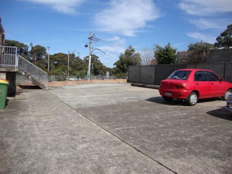 1/165 Oak Rd, Kirrawee NSW 2232