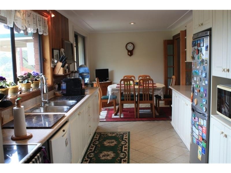 13 Jane Pl, Heathcote NSW 2233