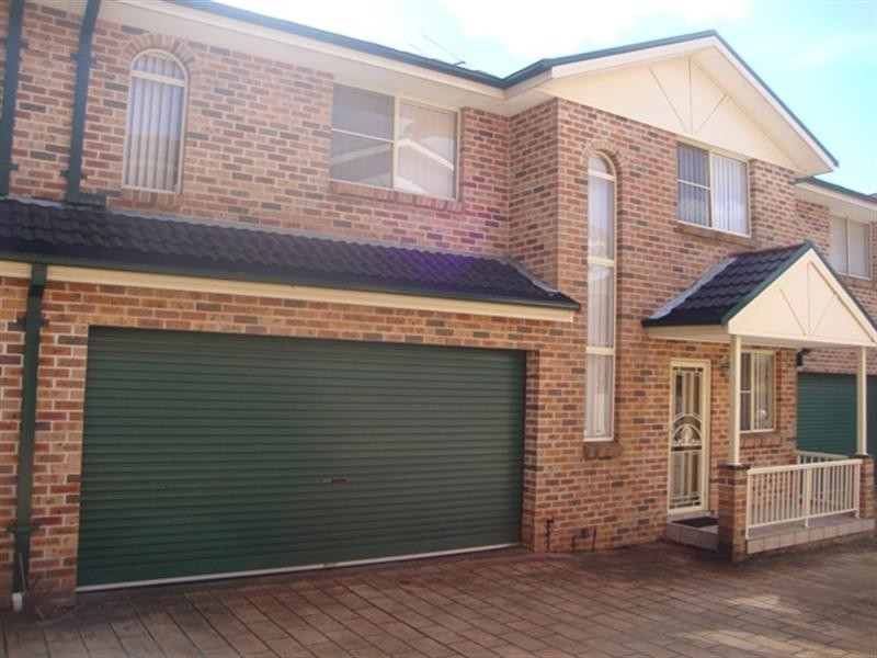 2/15 Foch Ave, Gymea NSW 2227