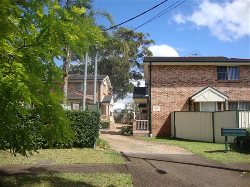 2/15 Foch Ave, Gymea NSW 2227