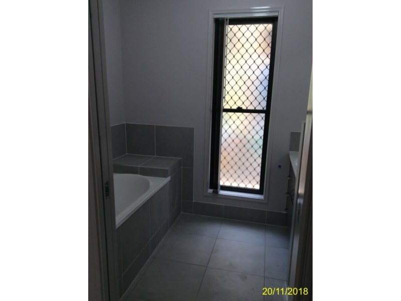 96 Mount Huntley Street, Park Ridge QLD 4125