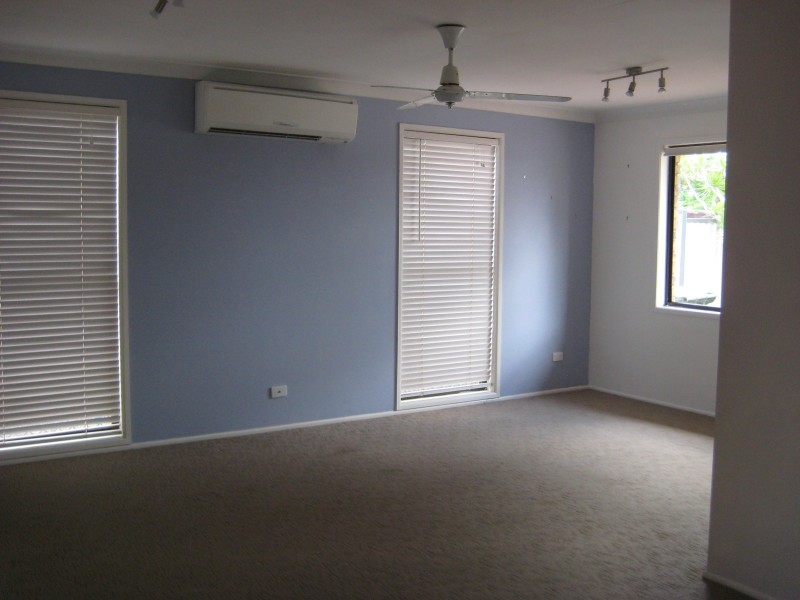 8 BOTTLEBRUSH DRIVE, Regents Park QLD 4118