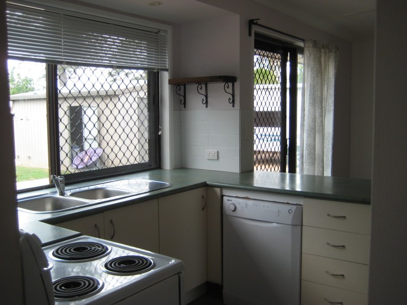 8 BOTTLEBRUSH DRIVE, Regents Park QLD 4118