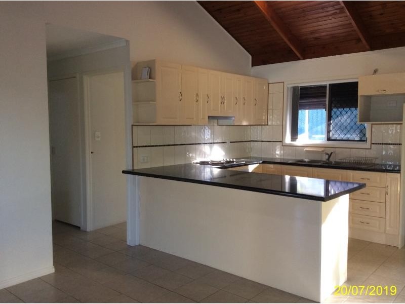 4 Chatswood Road, Springwood QLD 4127