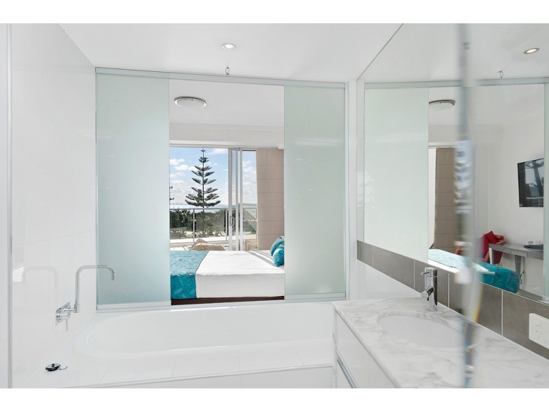 204/110 Marine Parade, Coolangatta QLD 4225